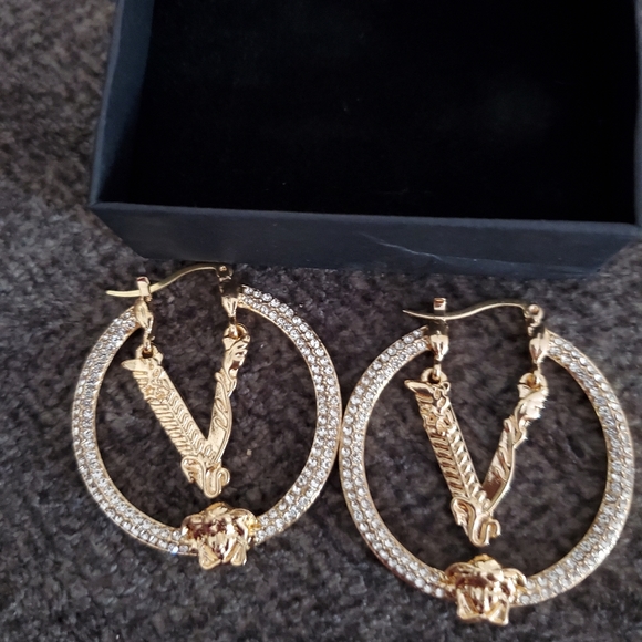 Designer Hoops earring with rhinestones - Picture 2 of 5